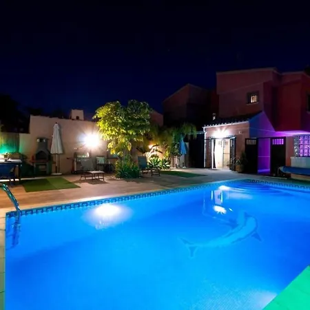 Chalet Con Salon Con Chimenea