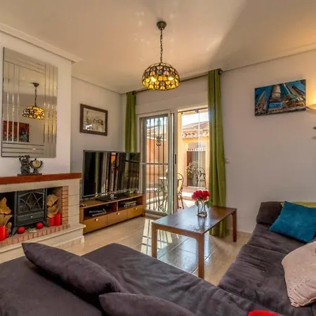 Chalet Con Salon Con Chimenea Dağ evi Alicante