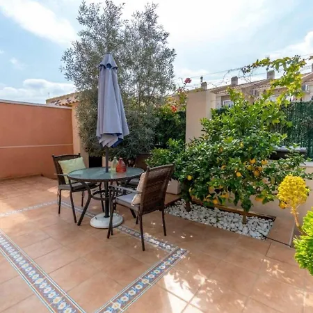 Dağ evi Chalet Con Salon Con Chimenea Alicante